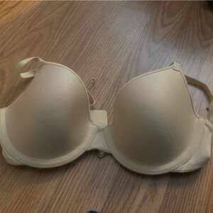 SKIMS tan T-shirt Bra NWT size 32D